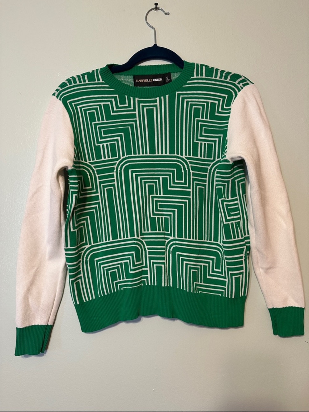 Gabrielle Union Green & White Geometric Crewneck Sweater